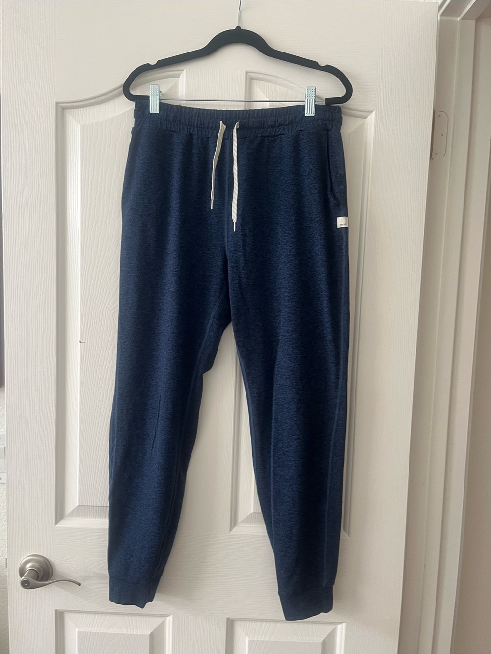 Vuori Performance Joggers – Long Length – Navy Heather (Women’s)